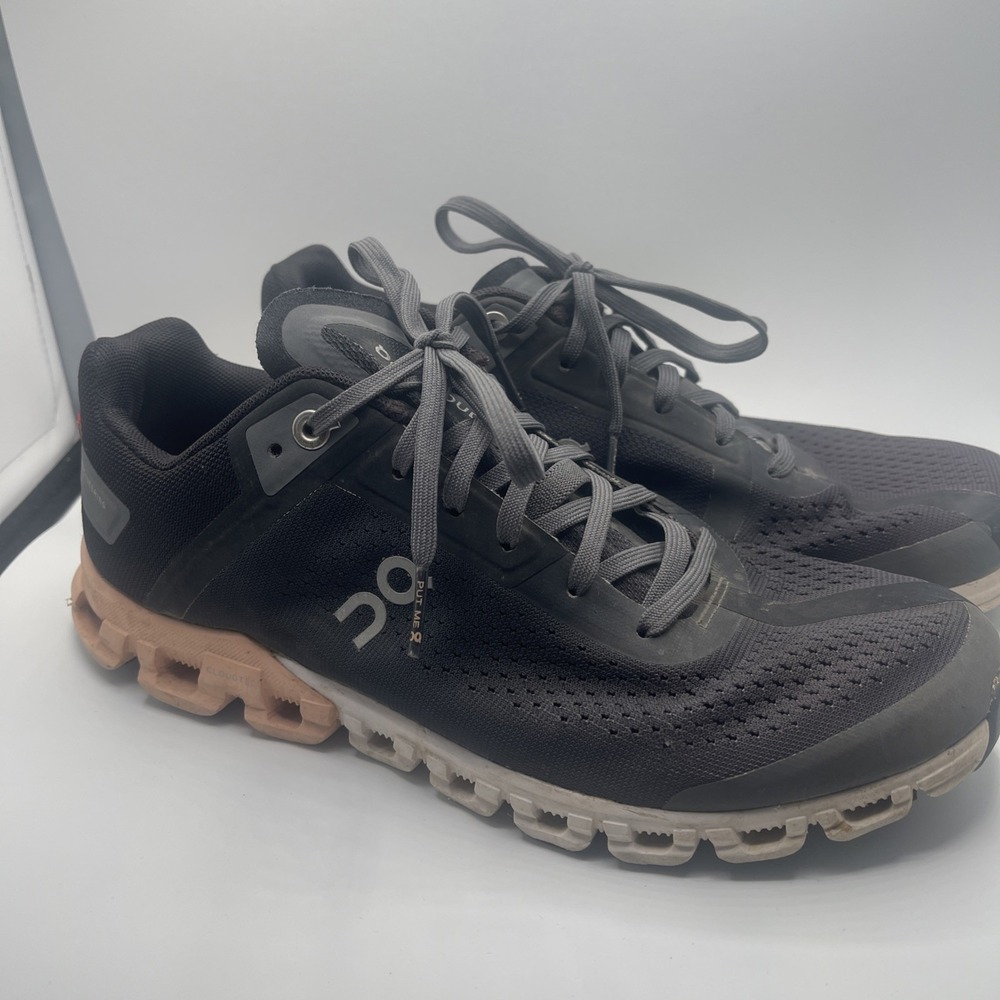 On Cloud Cloudtec Swiss Engineering Helion Womens Running Shoe, Size 7 Black